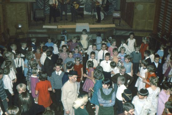 1967 - Skolefest med pigtråd
